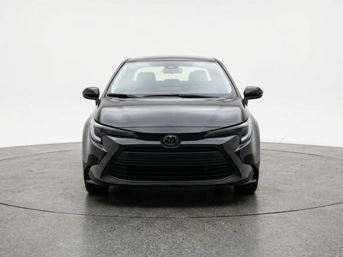 Used 2025 Toyota Corolla LE FWD image 2