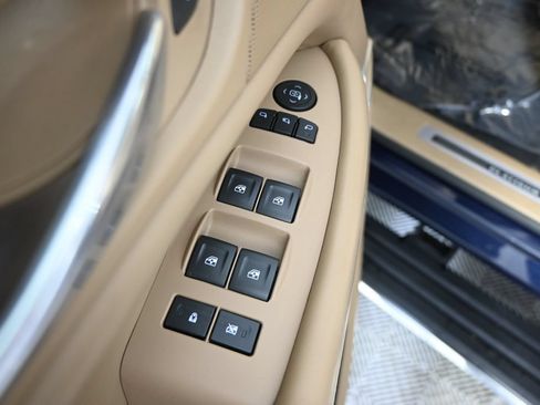 Used 2018 Cadillac Escalade Platinum AWD/4WD image 21