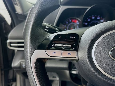 Used 2022 Hyundai Elantra SEL image 18