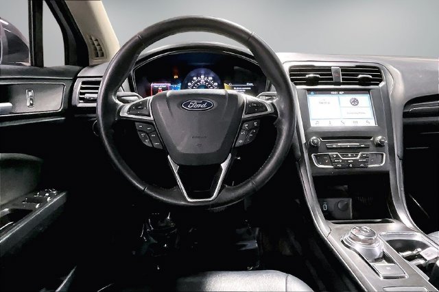 Used 2018 Ford Fusion SE w/ Equipment Group 201A FWD image 9