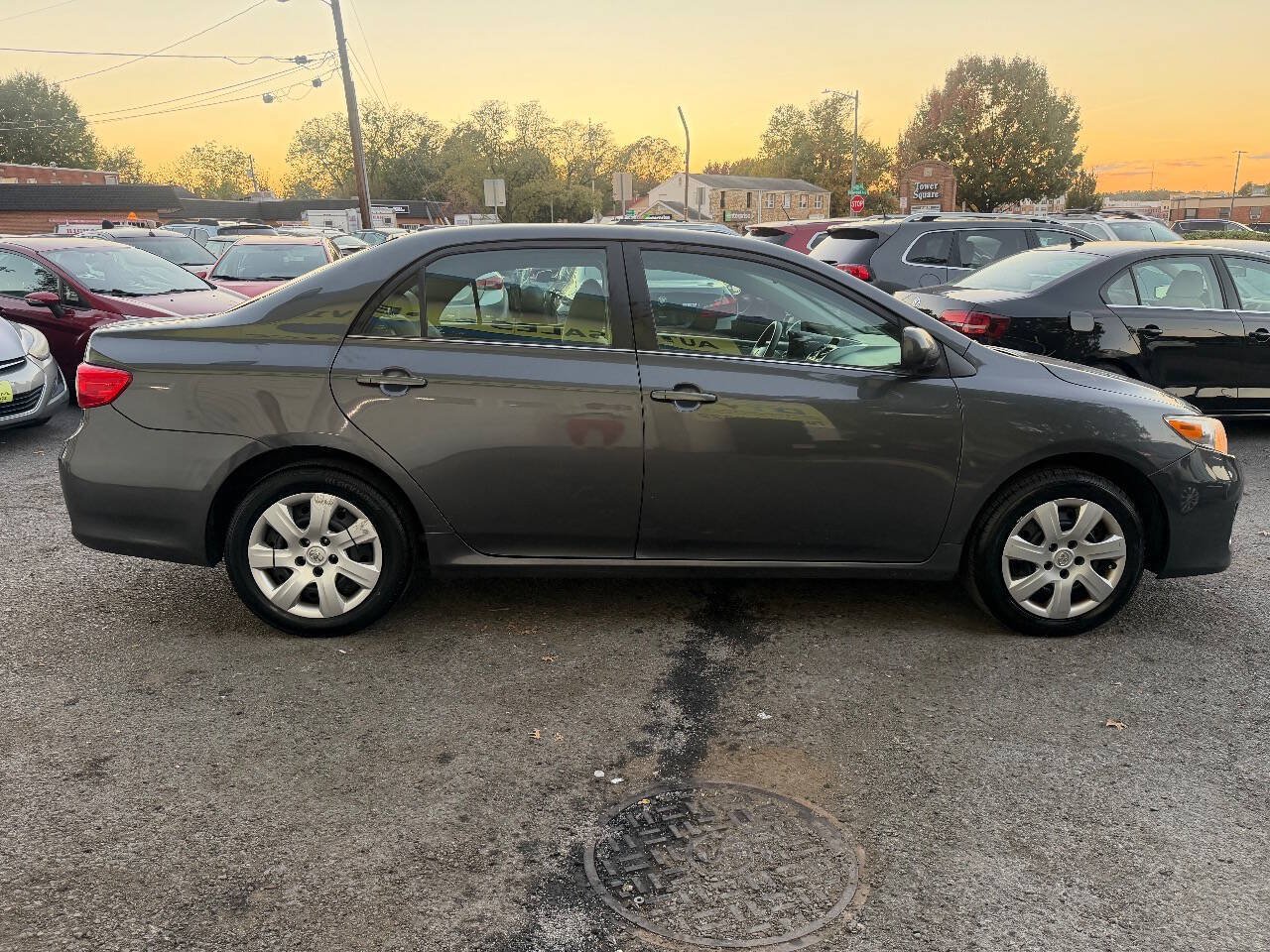 Used 2013 Toyota Corolla LE FWD image 9