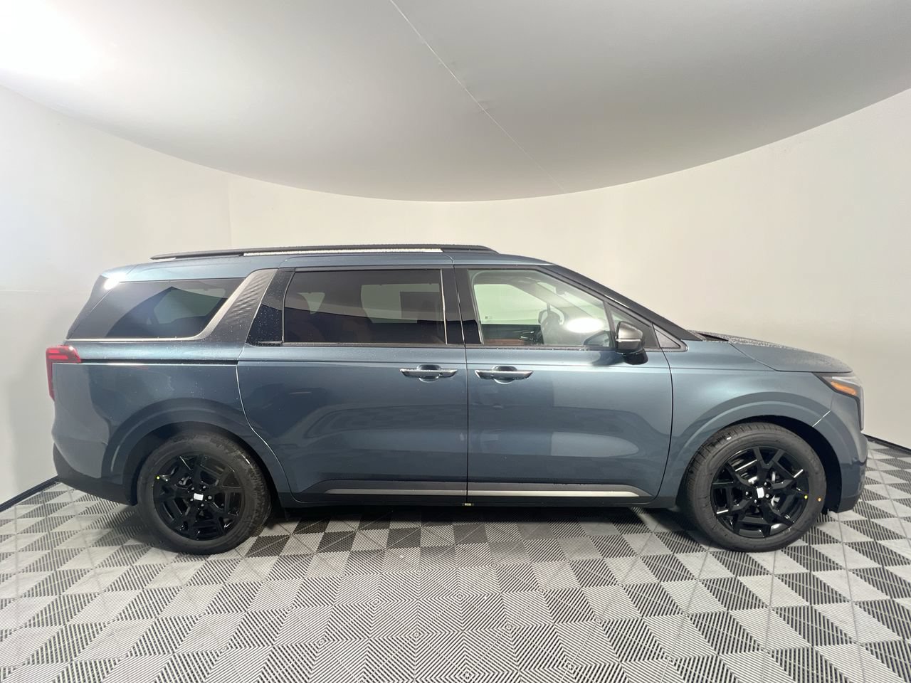 New 2026 Kia Carnival SX w/ SX Dark Edition Package FWD image 2