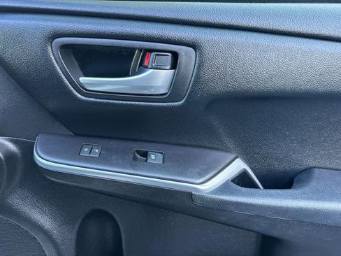 Certified 2016 Toyota Camry SE image 18