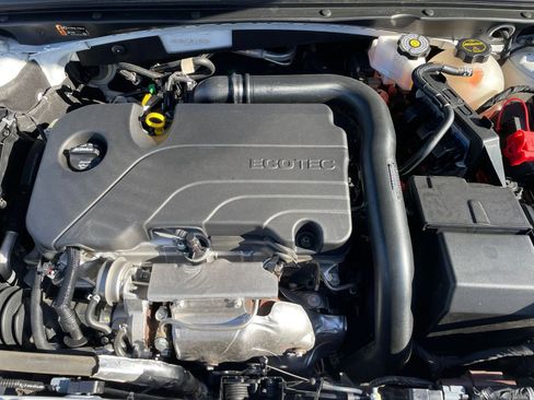 Used 2024 Chevrolet Malibu LT image 34