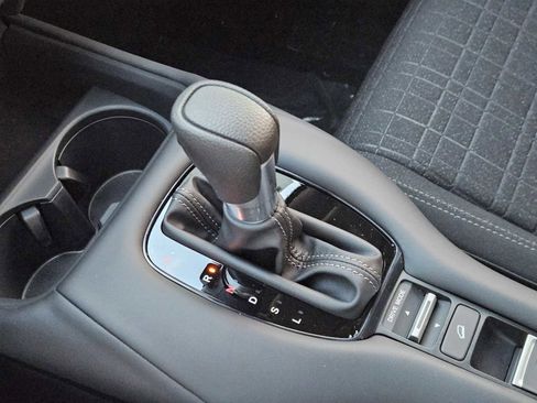 New 2026 Honda HR-V LX image 17
