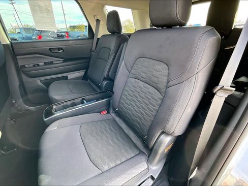 Used 2025 Nissan Pathfinder SV w/ SV Premium Package image 22