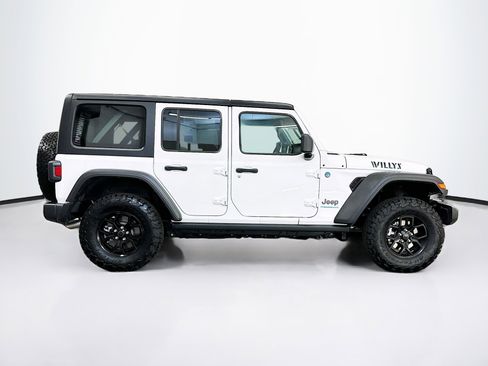 Used 2025 Jeep Wrangler Willys image 10
