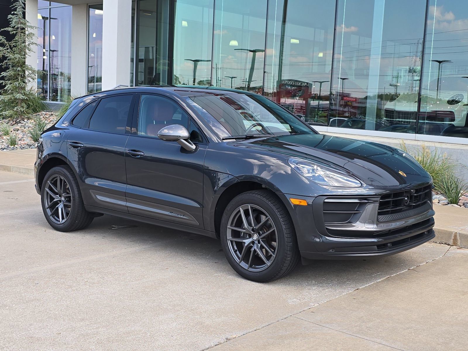Certified 2026 Porsche Macan Turbo AWD/4WD image 9
