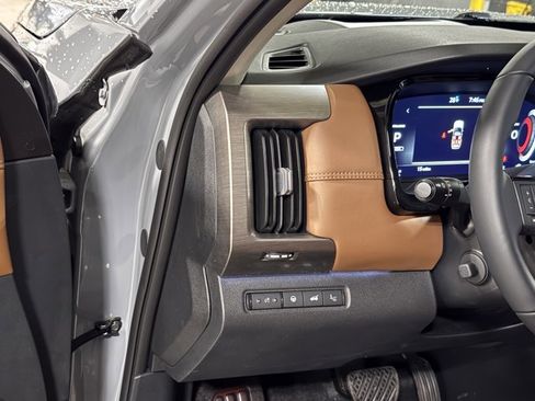 New 2025 Nissan Pathfinder Platinum image 40