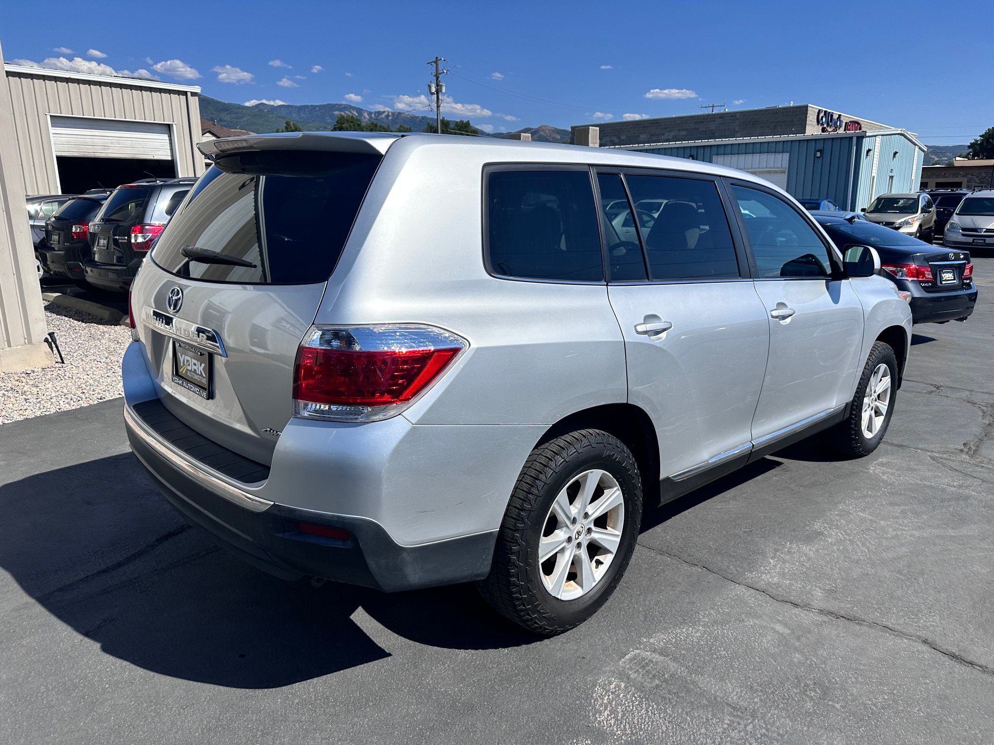 Used 2013 Toyota Highlander 4WD w/ Cold Weather Pkg image 3