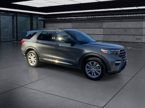 Certified 2023 Ford Explorer XLT w/ Equipment Group 202A AWD/4WD image 3