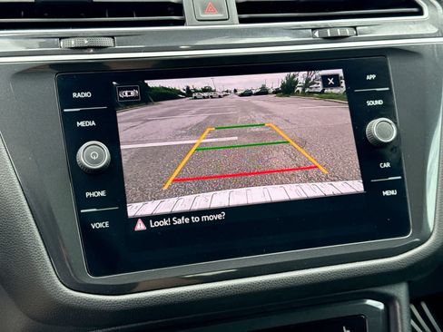 Used 2024 Volkswagen Tiguan SE w/ Panoramic Sunroof Package FWD image 36