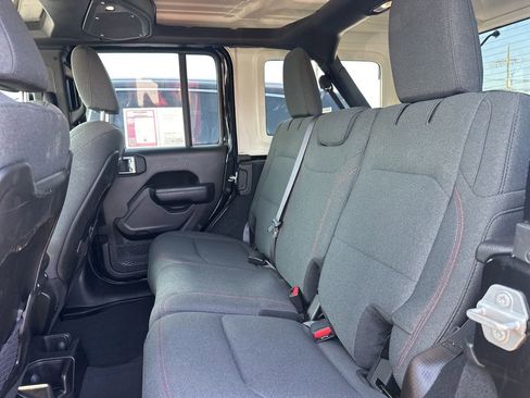 Used 2025 Jeep Wrangler Unlimited Rubicon w/ Convenience Group AWD/4WD image 12