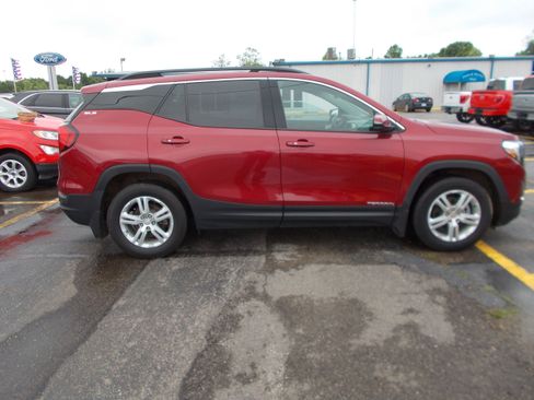 Used 2019 GMC Terrain SLE w/ Driver Convenience Package image 2