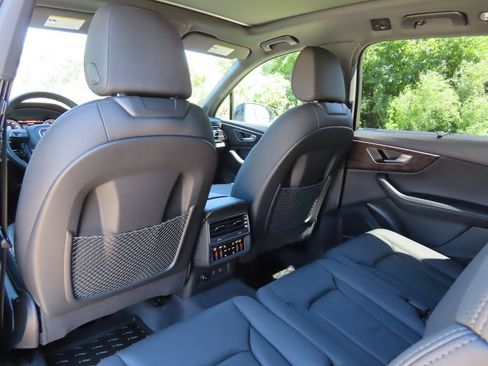 Used 2023 Audi Q7 2.0T Premium Plus w/ Premium Plus Package AWD/4WD image 28