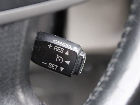 Used 2013 Toyota Camry XLE image 31