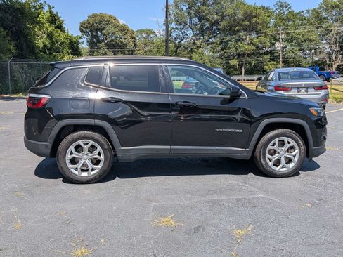 Used 2024 Jeep Compass Latitude AWD/4WD image 3