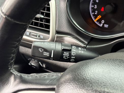 Used 2022 Jeep Grand Cherokee Laredo X image 18