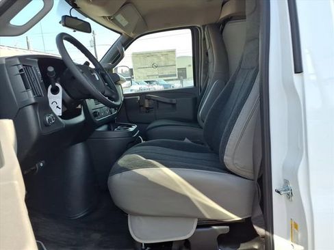 New 2025 GMC Savana 2500 image 7