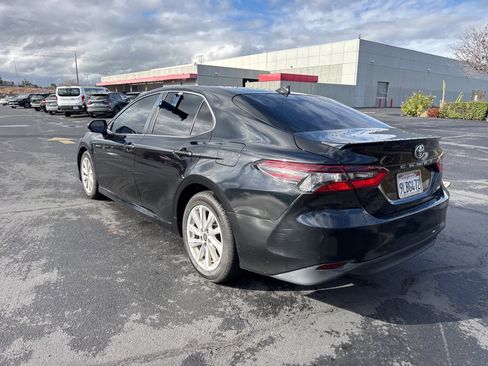 Used 2024 Toyota Camry LE image 5