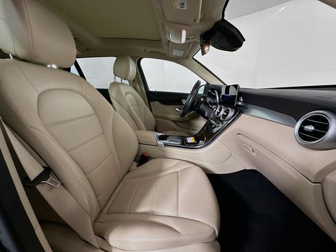 Used 2021 Mercedes-Benz GLC 300 4MATIC image 32
