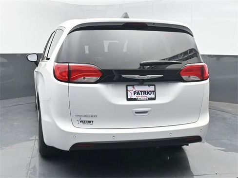 New 2026 Chrysler Voyager LX image 4