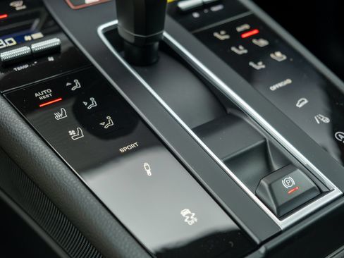 Certified 2025 Porsche Macan S AWD/4WD image 34