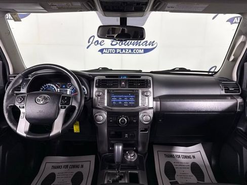 Used 2016 Toyota 4Runner SR5 Premium image 2