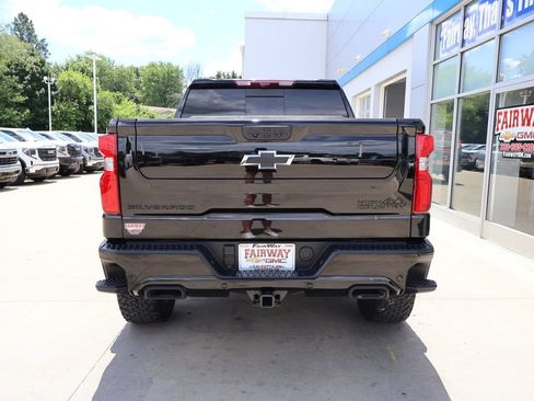 Used 2025 Chevrolet Silverado 1500 High Country w/ Midnight Edition AWD/4WD image 9