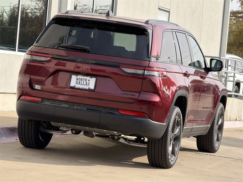 New 2025 Jeep Grand Cherokee Limited w/ Black Appearance Package image 5