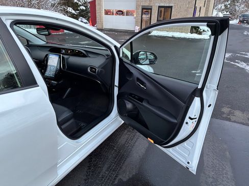 Used 2022 Toyota Prius Prime Limited image 13