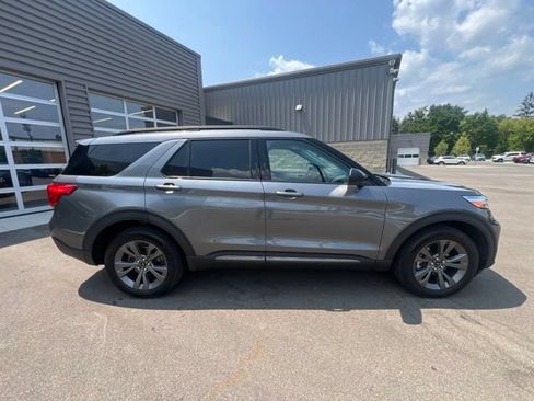 Used 2024 Ford Explorer XLT w/ Equipment Group 202A AWD/4WD image 4
