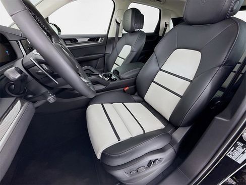 Used 2026 Porsche Cayenne Turbo image 5