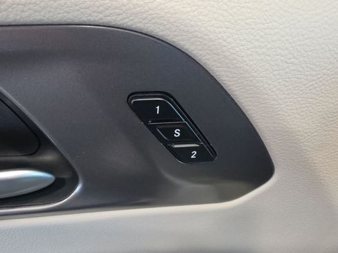 Used 2024 Chrysler Pacifica Touring-L FWD image 18