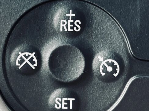 Used 2020 GMC Yukon SLE w/ SLE Value Package image 12