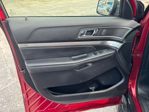 Used 2019 Ford Explorer XLT w/ Equipment Group 202A image 13