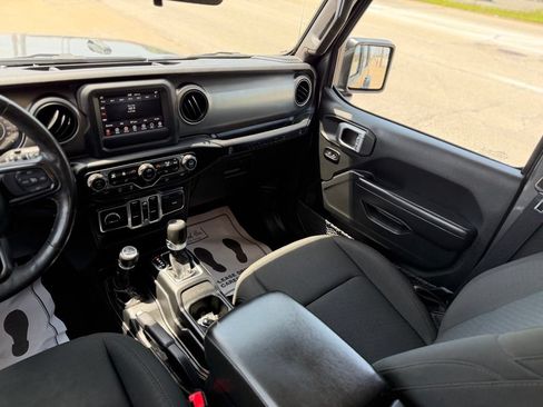 Used 2019 Jeep Wrangler Unlimited Sport S AWD/4WD image 15