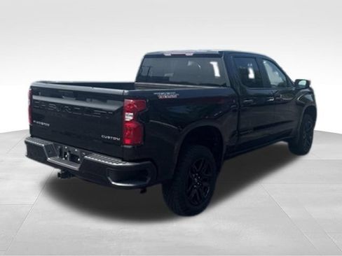 Used 2023 Chevrolet Silverado 1500 Custom Trail Boss AWD/4WD image 2