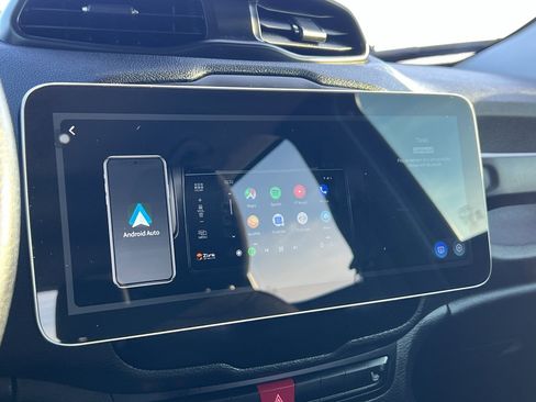 Used 2017 Jeep Renegade Latitude w/ Cold Weather Group image 24