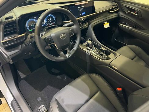 New 2026 Toyota Crown Platinum image 2