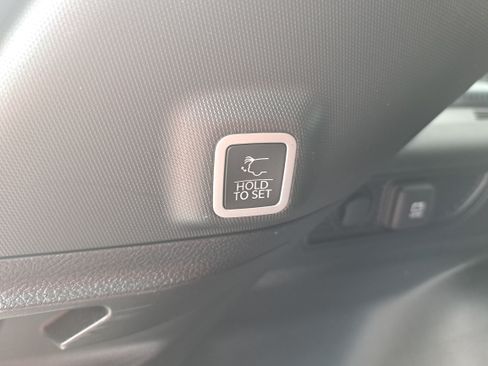 Used 2023 Jeep Grand Cherokee Altitude RWD image 13