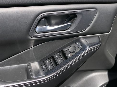 Used 2024 Nissan Rogue SV FWD image 14
