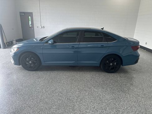 Used 2025 Volkswagen Jetta SE FWD image 6