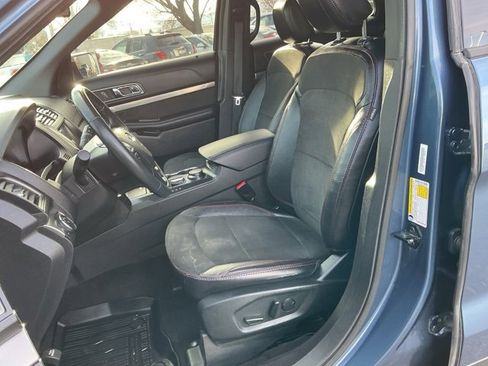 Used 2019 Ford Explorer XLT w/ Equipment Group 202A image 9