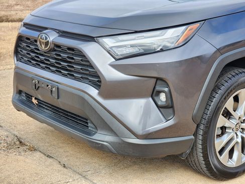Used 2022 Toyota RAV4 XLE Premium AWD/4WD image 10