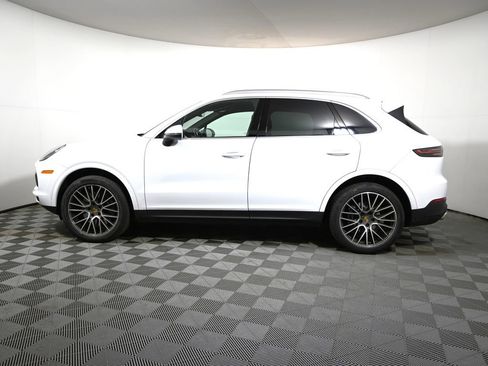 Used 2022 Porsche Cayenne Platinum Edition AWD/4WD image 2