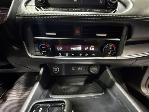 Used 2023 Nissan Rogue SV image 12