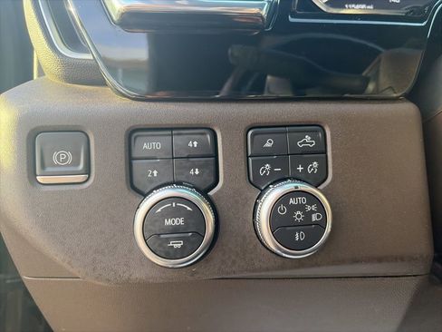 Used 2023 GMC Sierra 1500 SLT w/ SLT Premium Package AWD/4WD image 14
