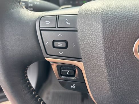 Used 2025 Toyota Crown Signia w/ Advanced Technology Package AWD/4WD image 20