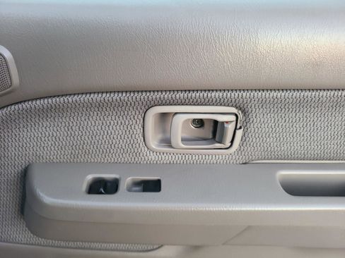 Used 2001 Nissan Frontier XE image 17